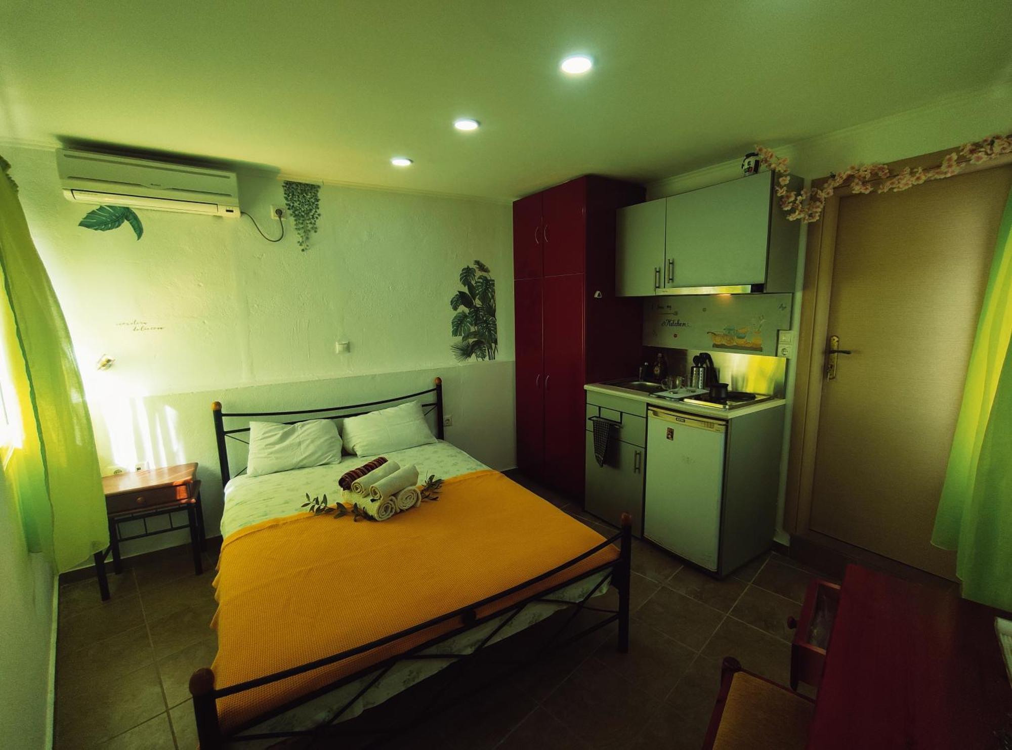 Rena'S Rooms Μελίντα Melinta Oda fotoğraf